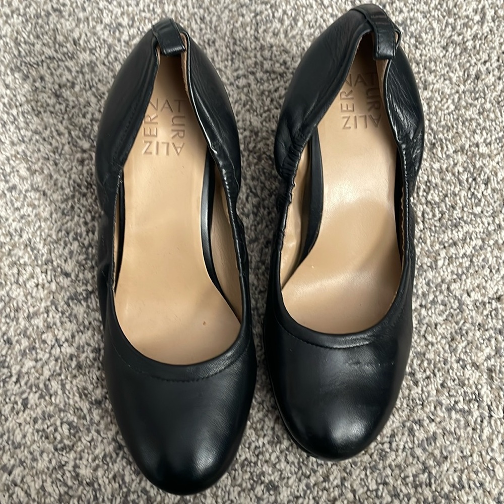 Naturalizer size 9 black heels